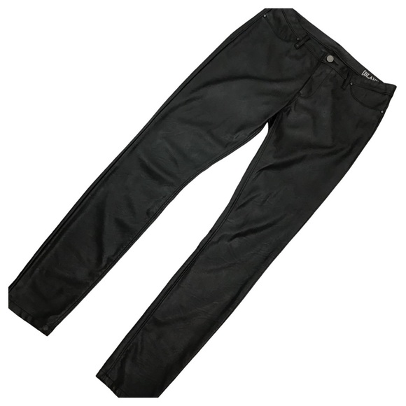 BLANK NYC - Vegan Leather Skinny in Blacked Out - 30 - Picture 6 of 16